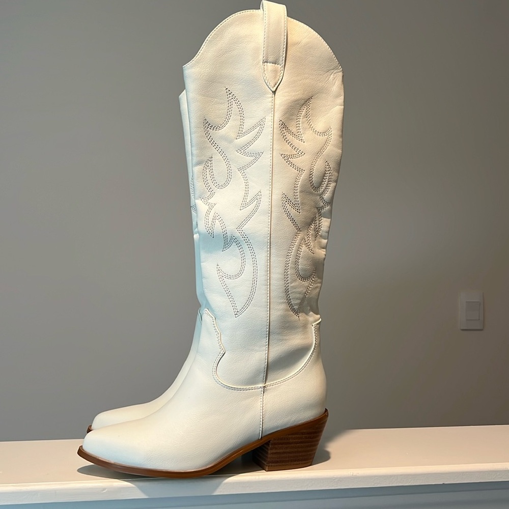 New with box!  White Cowboy Boots